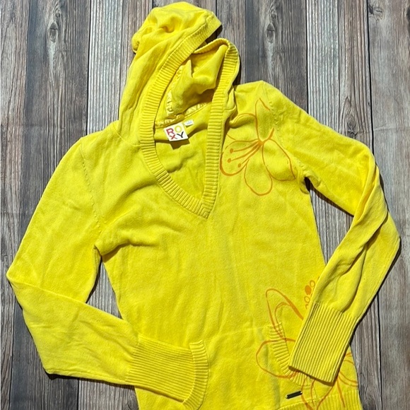 Yellow Roxy Sweater! - Picture 1 of 9